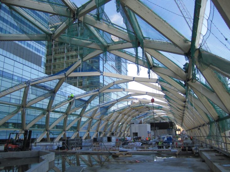 Foto bei einer Begehung der London Crossrail Station Baustelle