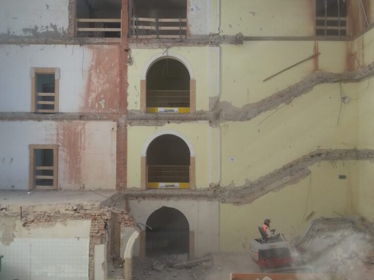 Ansicht der Baustelle wärend einer Begehung