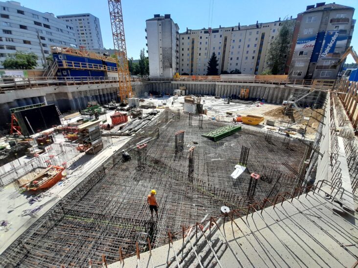 Ansicht der Baustelle bei einer Begehung