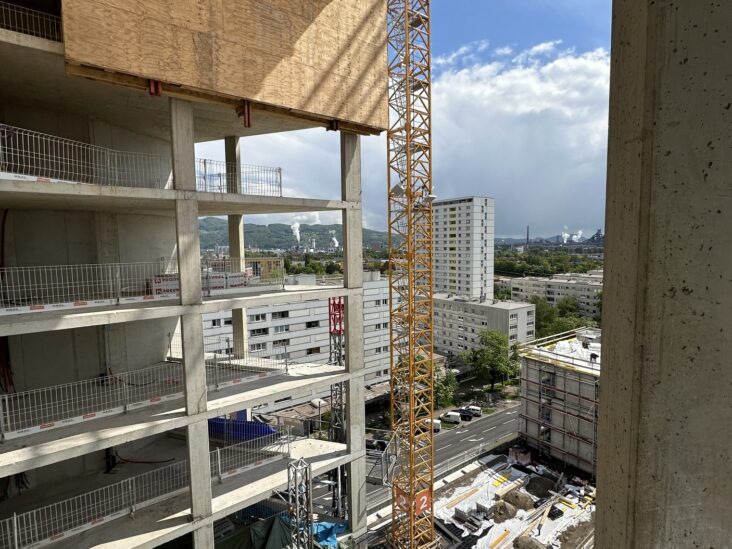 Ansicht der Baustelle bei einer Begehung