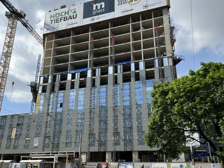 Ansicht der Baustelle bei einer Begehung