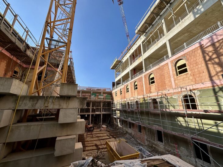 Ansicht der Baustelle wärend einer Begehung