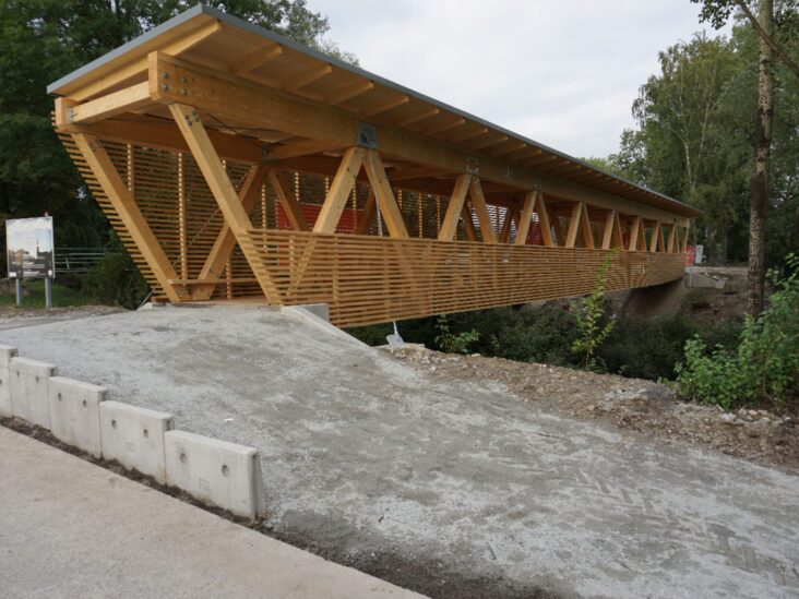 Sicht auf den Ausgang der Brücke