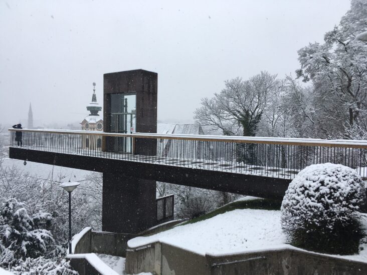 Seitenansicht im Winter